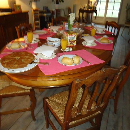 A La Cerisaie Bed & Breakfast Carignan-de-Bordeaux ภายนอก รูปภาพ