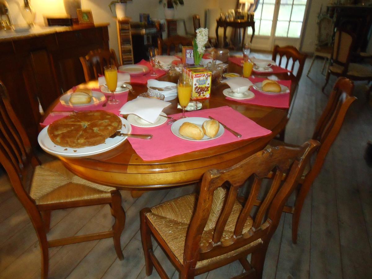 A La Cerisaie Bed & Breakfast Carignan-de-Bordeaux ภายนอก รูปภาพ