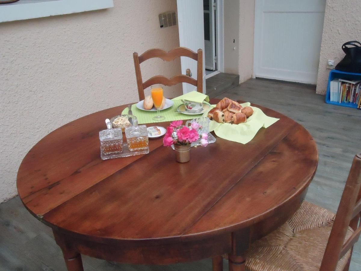 A La Cerisaie Bed & Breakfast Carignan-de-Bordeaux ภายนอก รูปภาพ